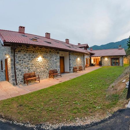 Apartamentos Los Picos De Europa Colio Kültér fotó