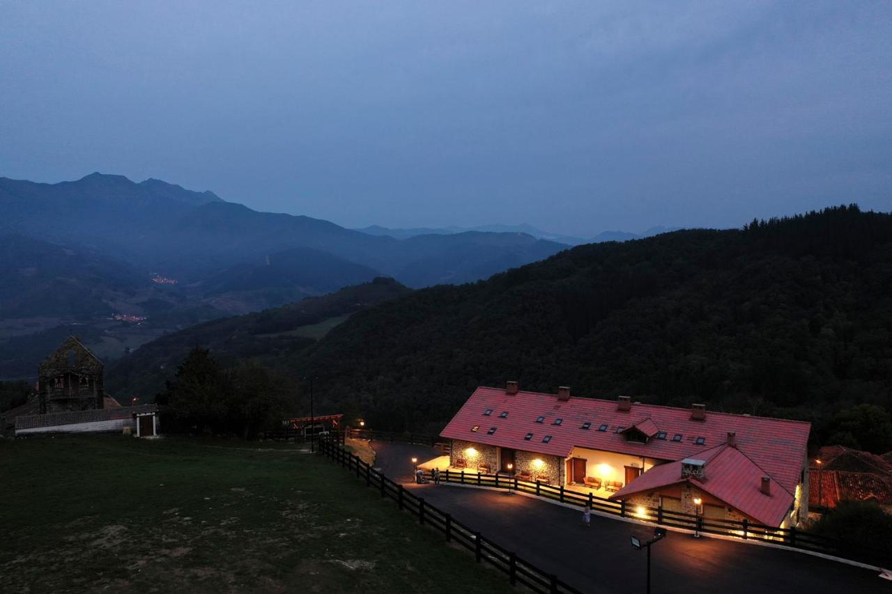Apartamentos Los Picos De Europa Colio Kültér fotó