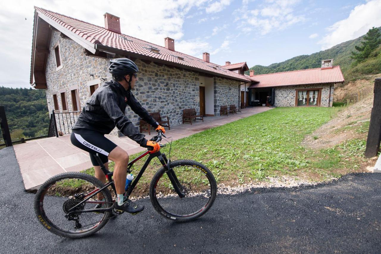 Apartamentos Los Picos De Europa Colio Kültér fotó