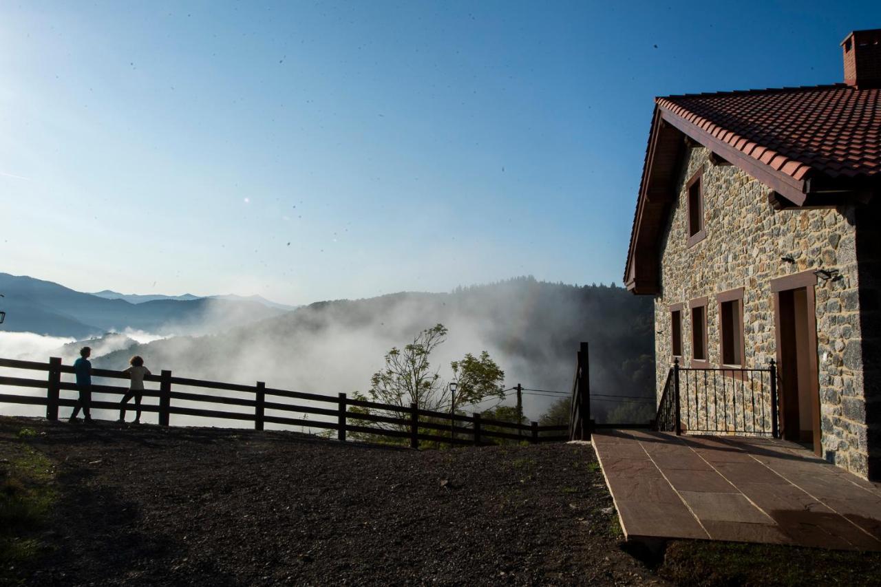 Apartamentos Los Picos De Europa Colio Kültér fotó