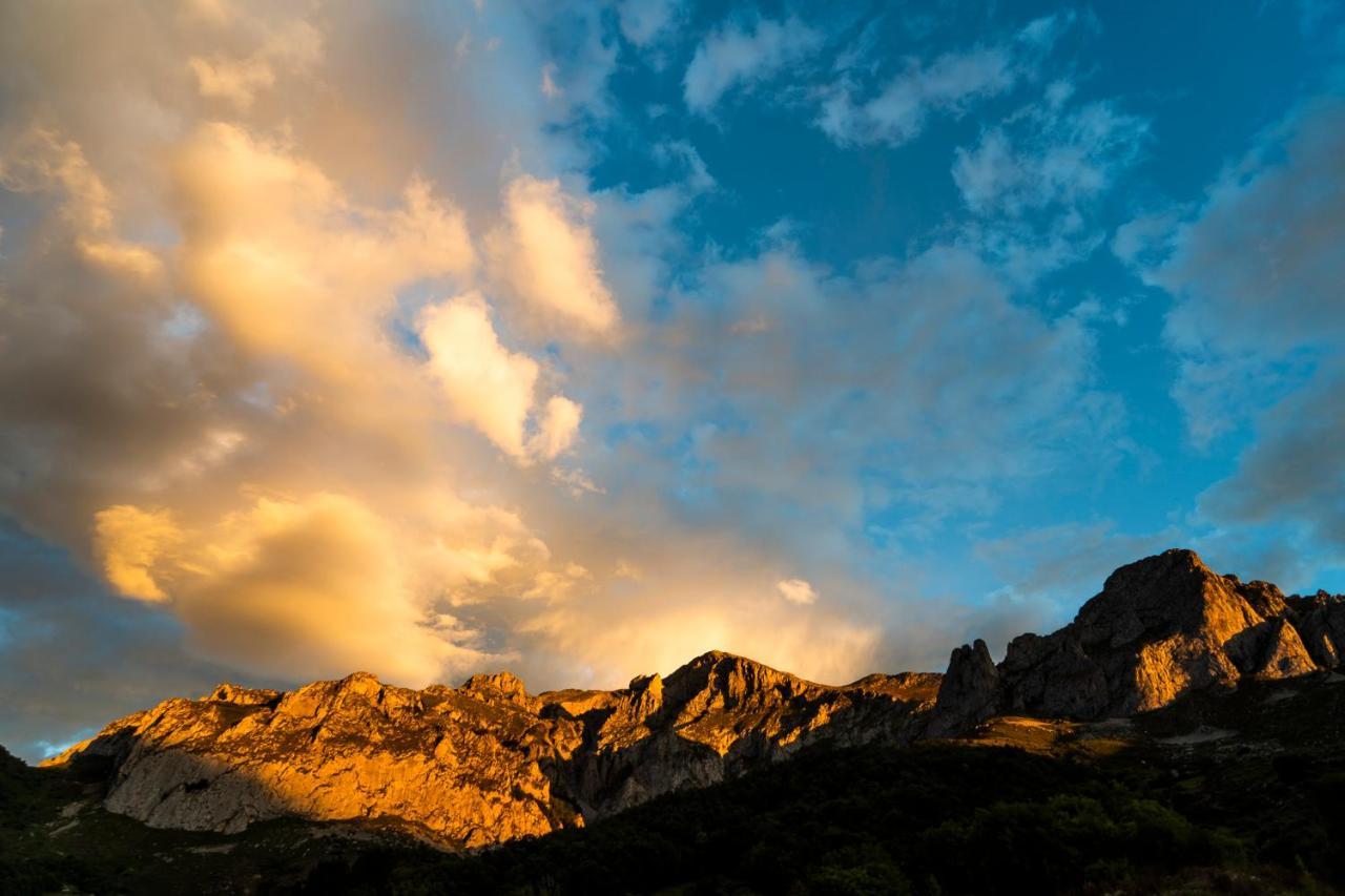 Apartamentos Los Picos De Europa Colio Kültér fotó