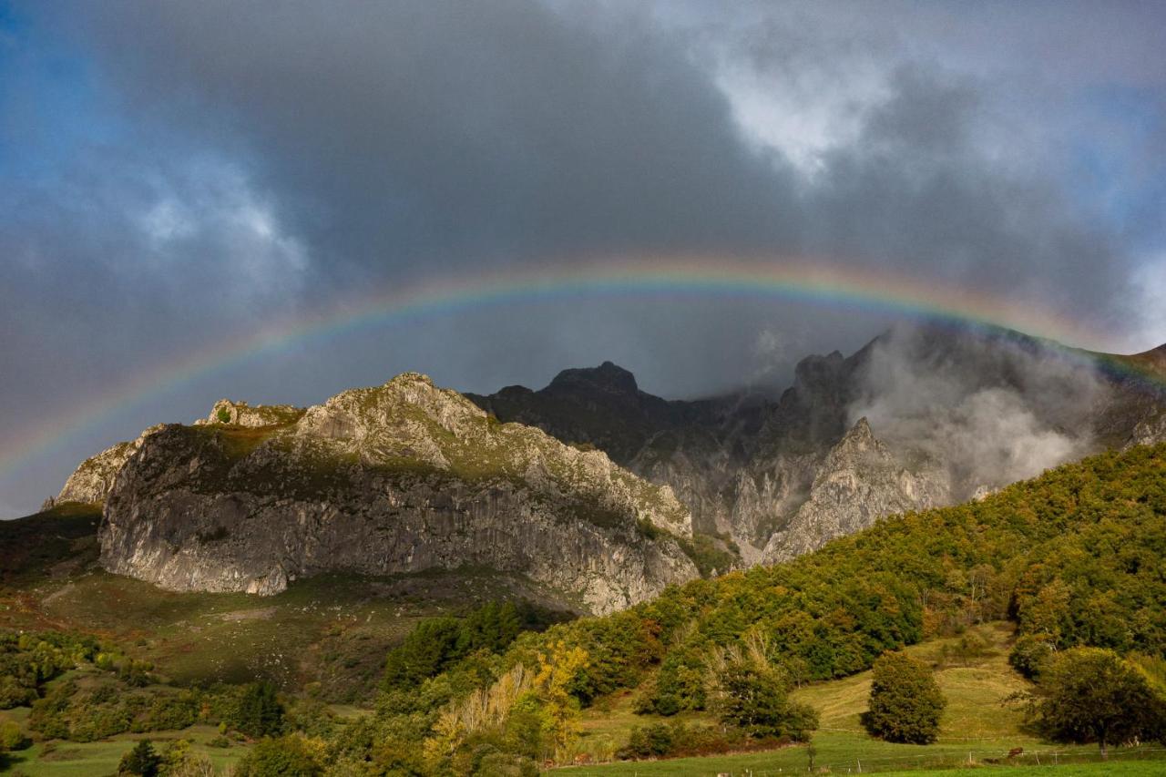 Apartamentos Los Picos De Europa Colio Kültér fotó