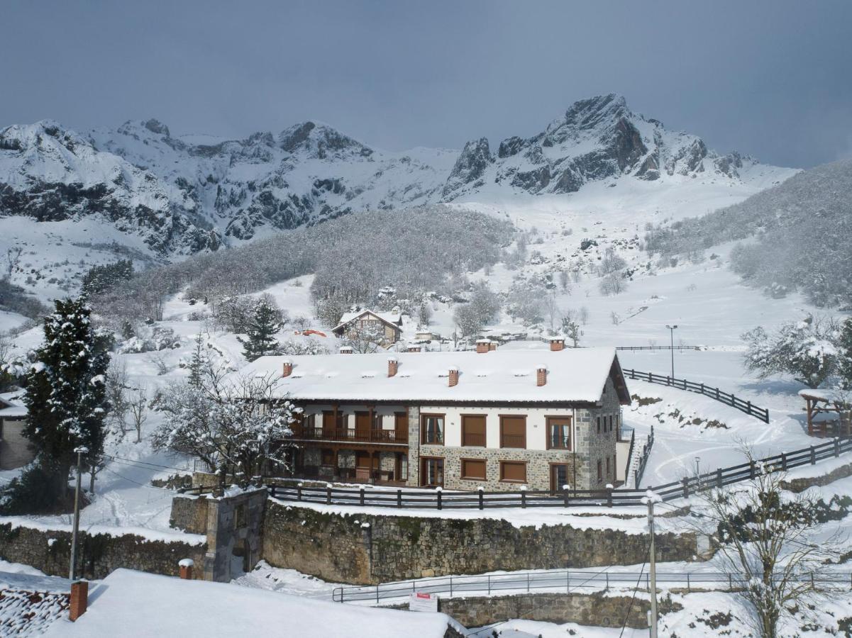 Apartamentos Los Picos De Europa Colio Kültér fotó